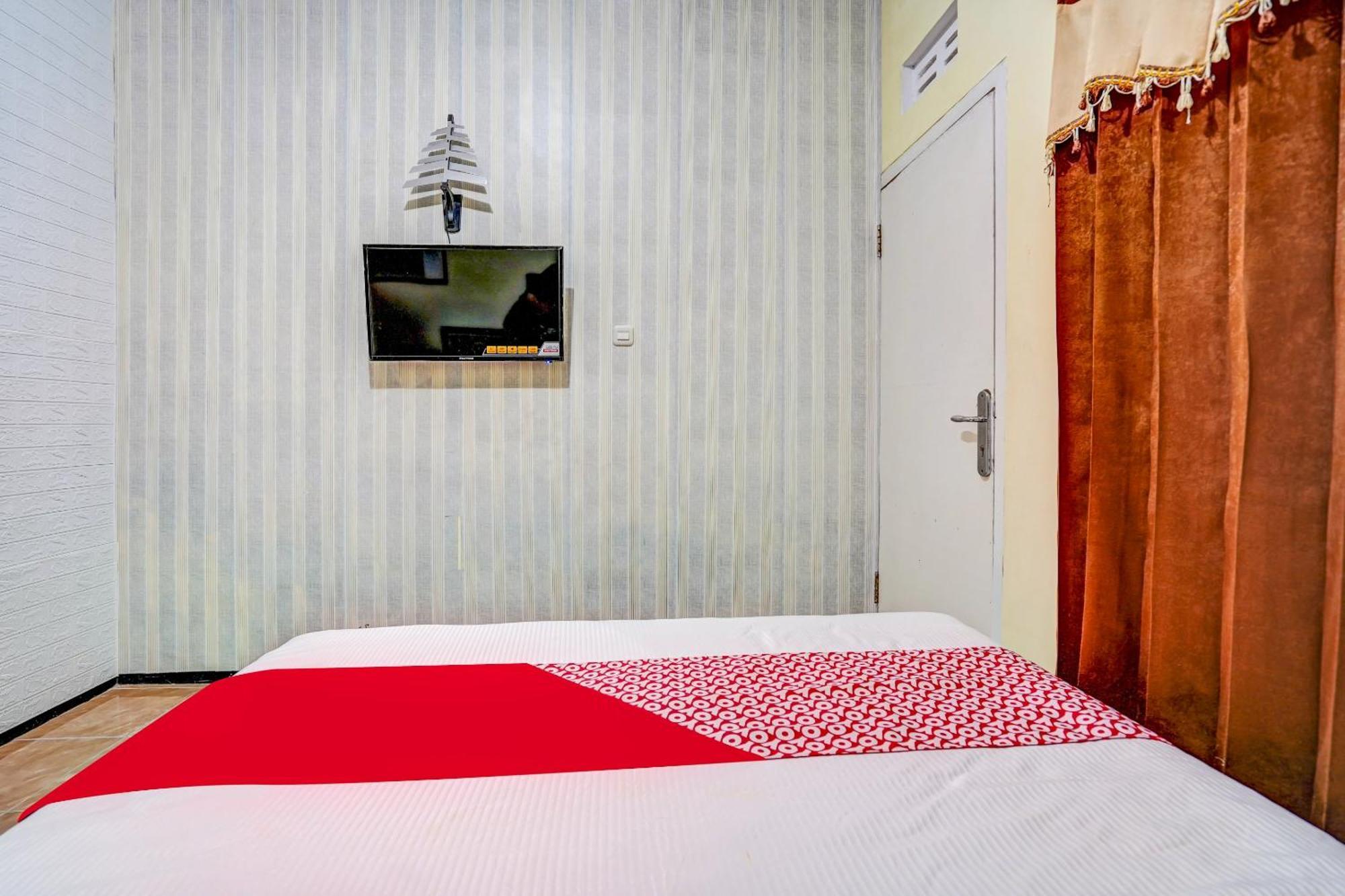 Super Oyo 90642 Lancar Homestay Syariah Tlekung Kültér fotó